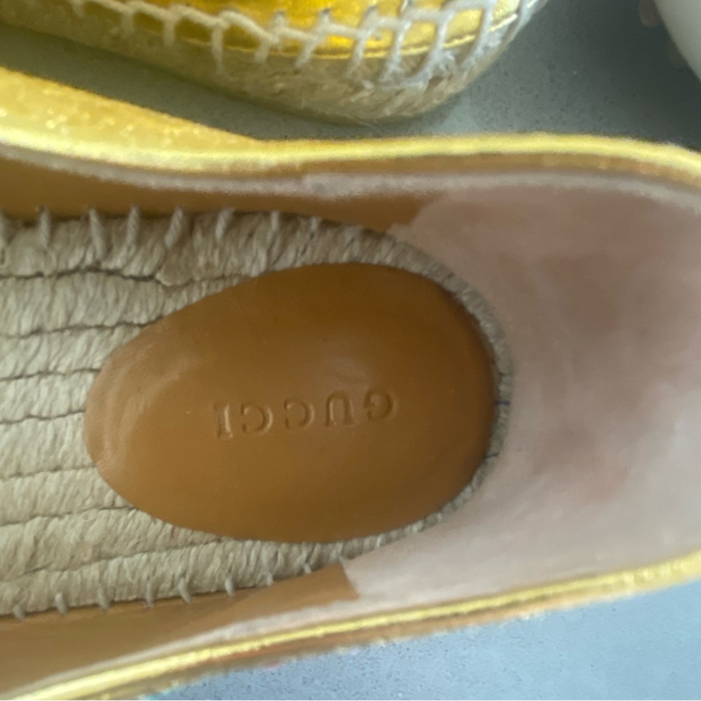 Gold Gucci loafers w/ embroidered flowers - Picture 3 of 4